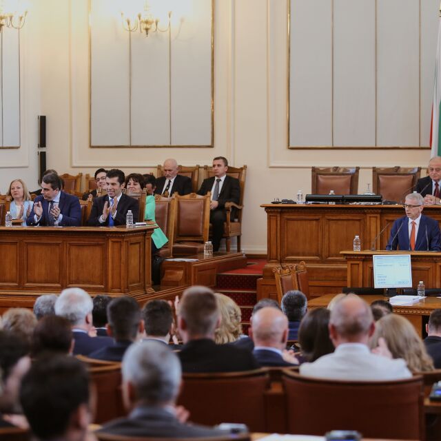 Дебати по вота на недоверие: Ще успее ли кабинетът „Петков” да събере подкрепа? (ОБЗОР)
