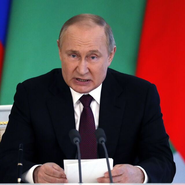 Бани с кръв от рога на сибирски елен: Болен ли е Путин?