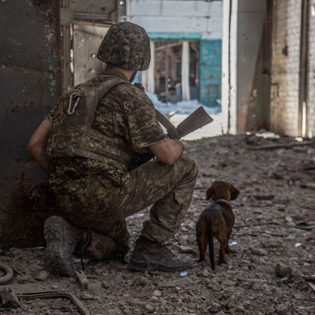 Украинската армия отстъпи Северодонецк, от „Азот“ са изведени над 800 цивилни