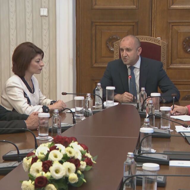 Атанасова на консултациите при президента: ГЕРБ-СДС ще върне мандата
