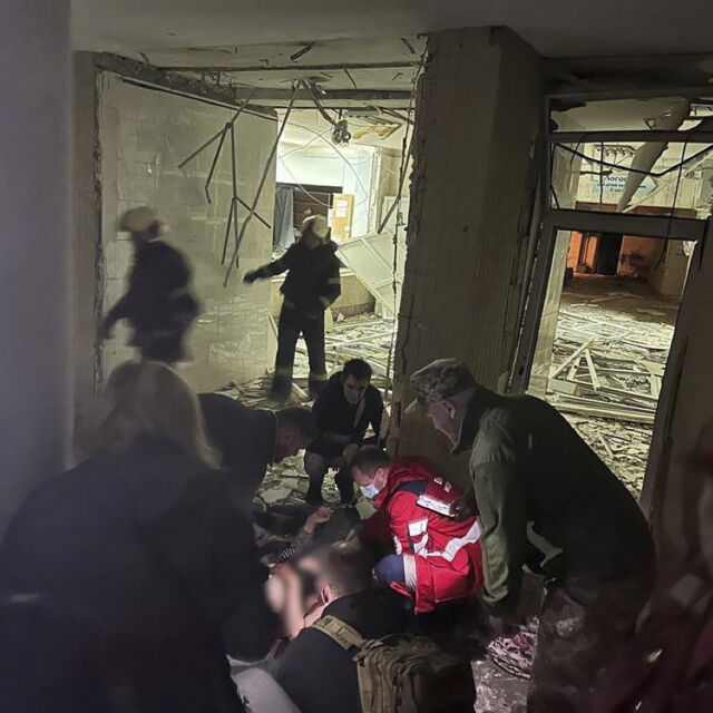 Войната в Украйна: Три жертви, сред които майка и дете, при руски удари в Киев
