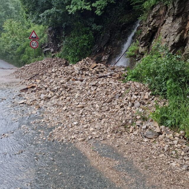 Наводнения в Северозападна България: Засегнати са важни пътища и населени места (СНИМКИ)