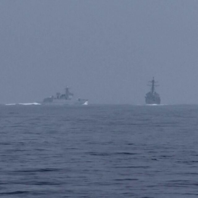 Китайски военен кораб премина по „опасен начин“ до американски разрушител (ВИДЕО)