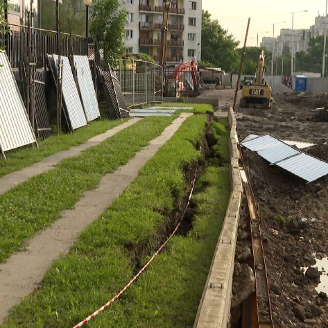 Зрителски сигнал: Заради строеж ограда на блок в София се срути след дъждовете