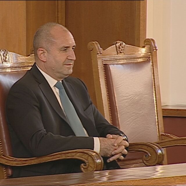Президентът напусна пленарната зала преди клетвата на кабинета "Денков-Габриел"