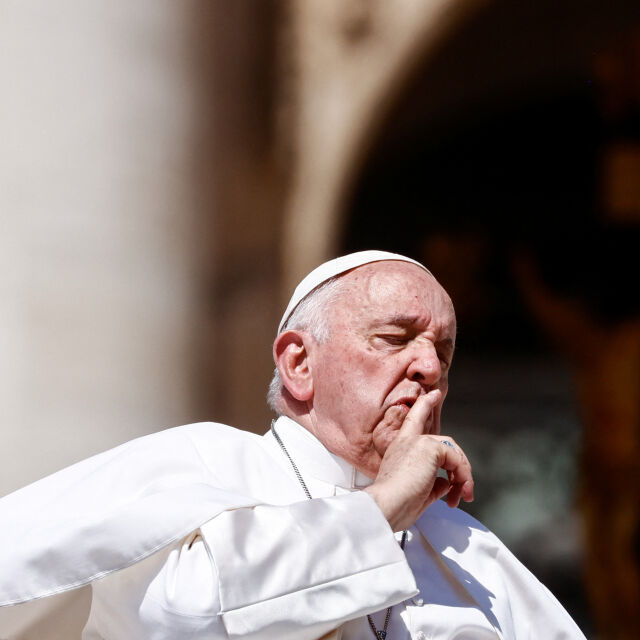 След операция на херния: Папа Франциск е добре