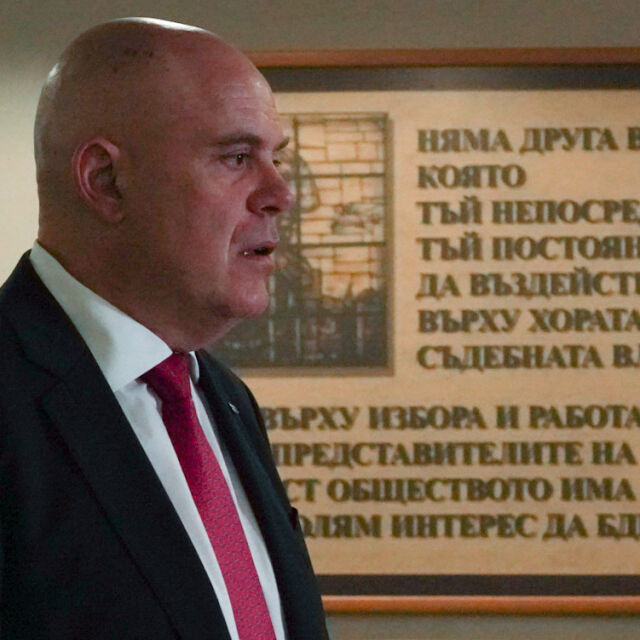 Шестима кадровици оттеглиха предложението си за отстраняване от длъжност на Иван Гешев