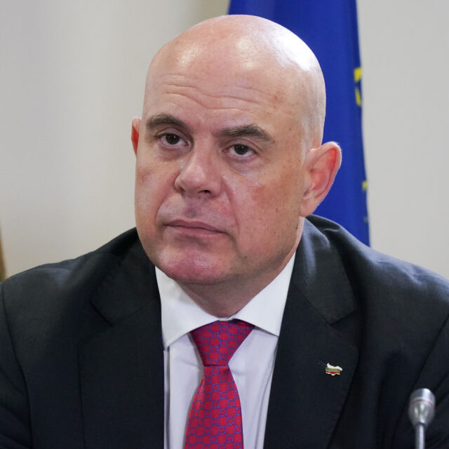  Указът за освобождението на Гешев е оповестен в Държавен вестник 