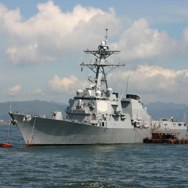 „Приятелска“ обиколка: Най-големият китайски военен кораб отплава за Филипините