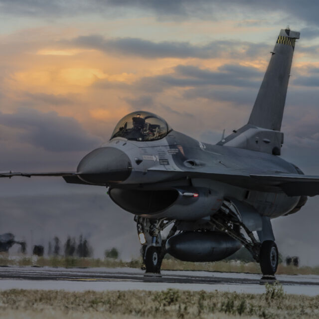 Дания: Украйна ще може да използва F-16 само на своя територия