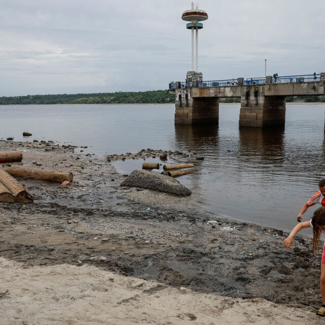 След взривяването на „Нова Каховка“: Критично ниско ниво на водата и риск от инфекции