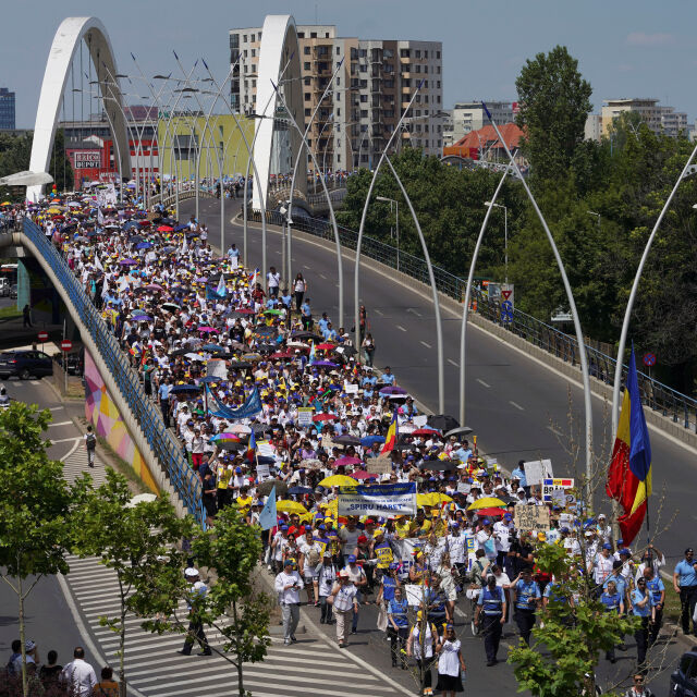 Учителската стачка в Румъния: Искат увеличението на заплатите да влезе в законова рамка