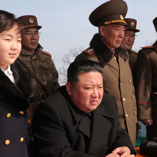  „ Ръка за ръка “ с Путин: Ким Чен-ун показва цялостна поддръжка за съветския президент 