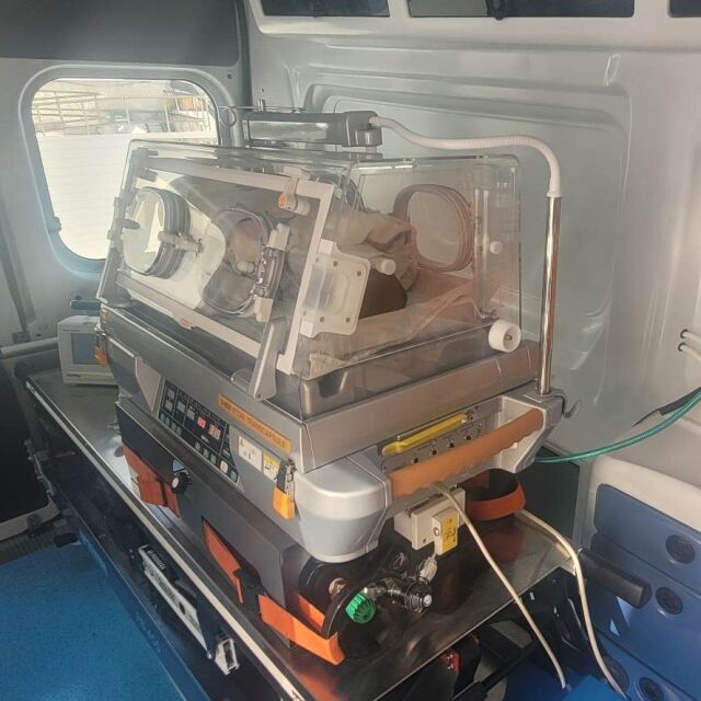 Недоносено бебе е спасено с линейка на „Капачки за бъдеще“ (СНИМКИ)