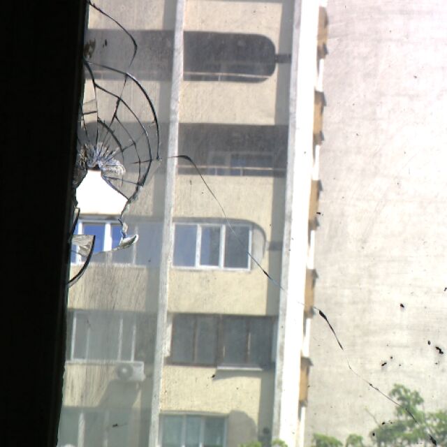 Стрелба по прозорците на жилищен блок в столичния квартал „Света Троица“