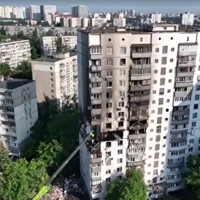 Експлозия в жилищен блок в Киев: Трима загинаха, а 20 са извадени живи от отломките