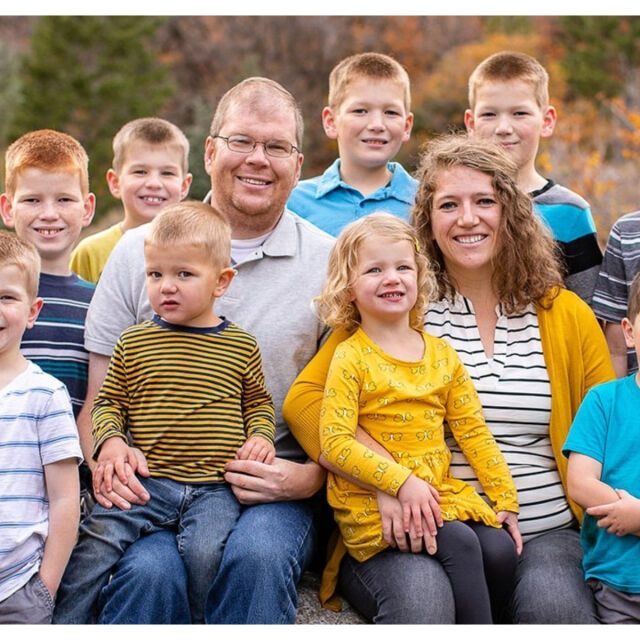 Това семейство се сдобива с 10 деца за 10 години. Всяко от тях има уникално име