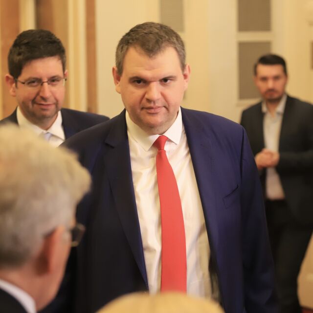  Делян Пеевски се отказа от място в Комисията по конституционни въпроси