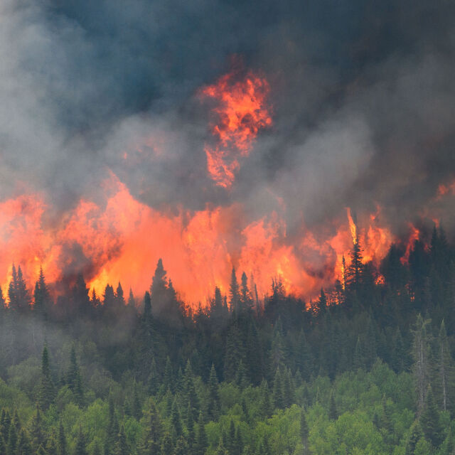 "Това е само началото": Безпрецедентни пожари в Канада, животът на хората е застрашен (СНИМКИ)