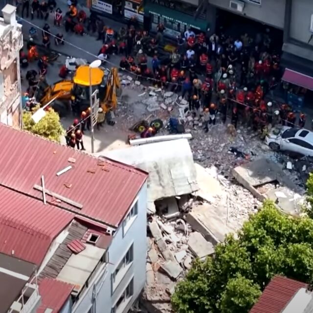 Жилищен блок се срути в Истанбул, има загинал и ранени (ВИДЕО)