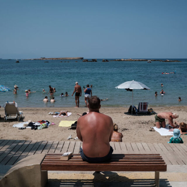 Мини локдаун в Гърция заради жегите