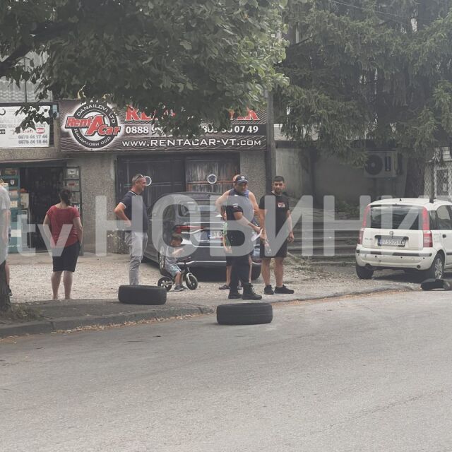  Ударени коли, полицейска гонка и водач дезертьор във Велико Търново (СНИМКИ) 