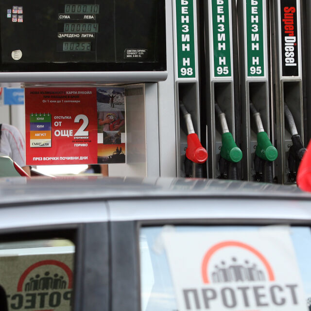 Ще поскъпнат ли горивата, ако спре вносът на руски петрол?
