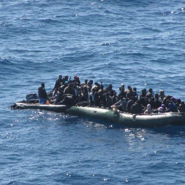 Извънредно положение на италиански остров заради хиляди новопристигнали мигранти