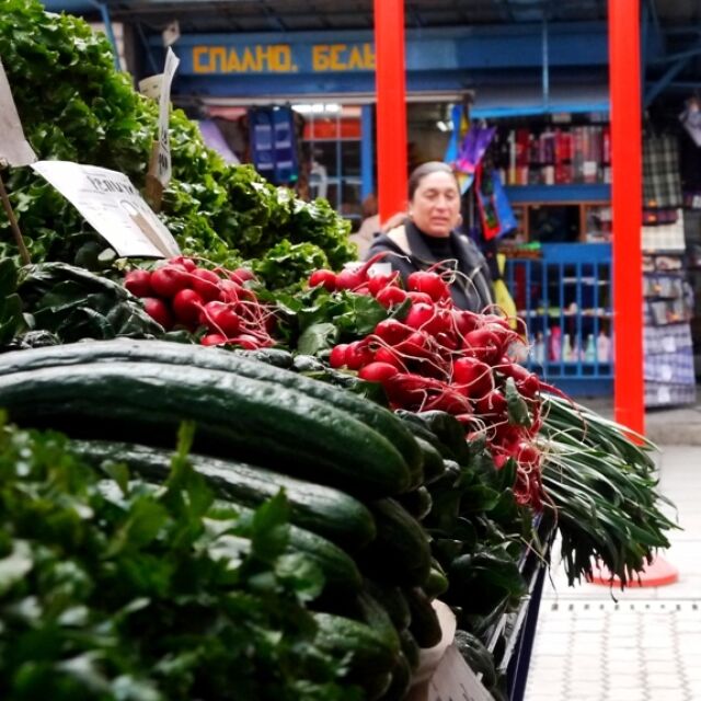 Първите оранжерийни зеленчуци вече са на пазара: Каква е цената им?