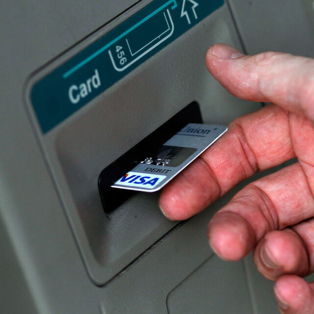 Намаленият брой на банкомати в страната е проблем за почиващите