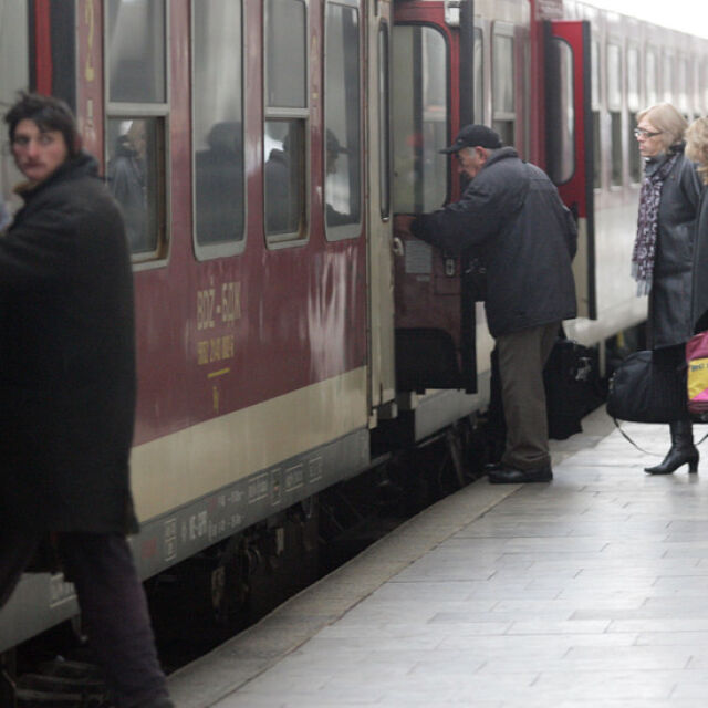  Закъснения и анулирани влакове поради проблем с гарата в София 