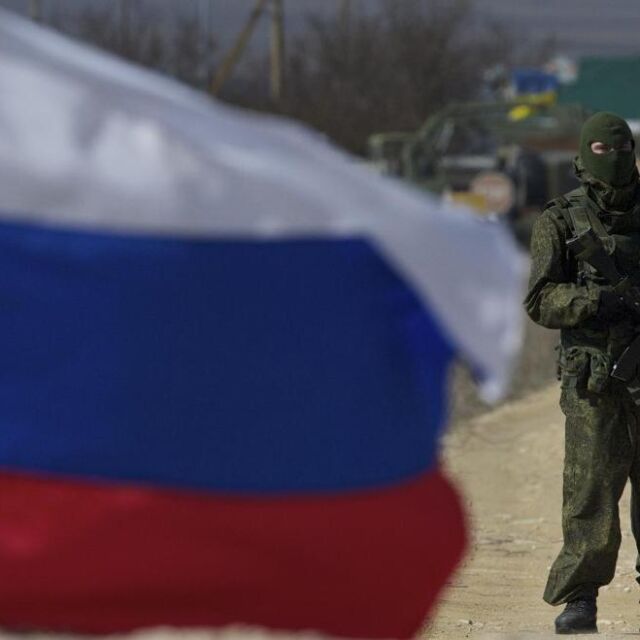 Руското знаме се развява във всички военни обекти в Крим
