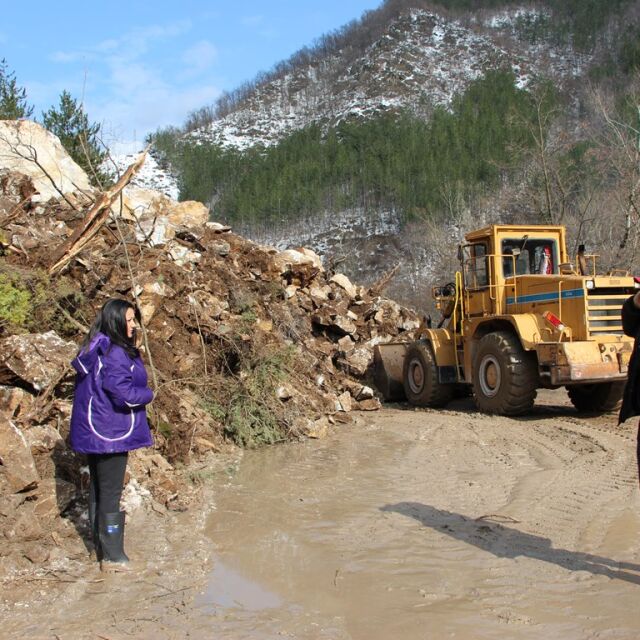 300 000 лв. струва разчистването на свлачището по пътя Пловдив - Смолян