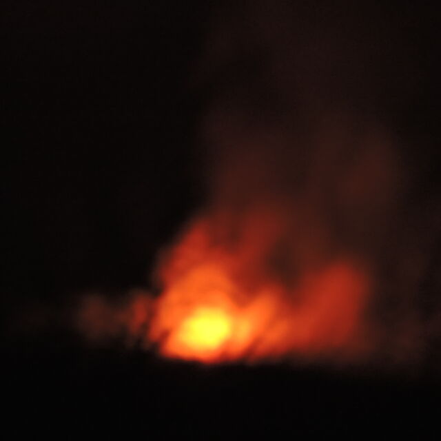 Взривът в оръжейния склад в Карнобат: Чака се становището на ДОТИ за тлеещи огнища(ОБЗОР)