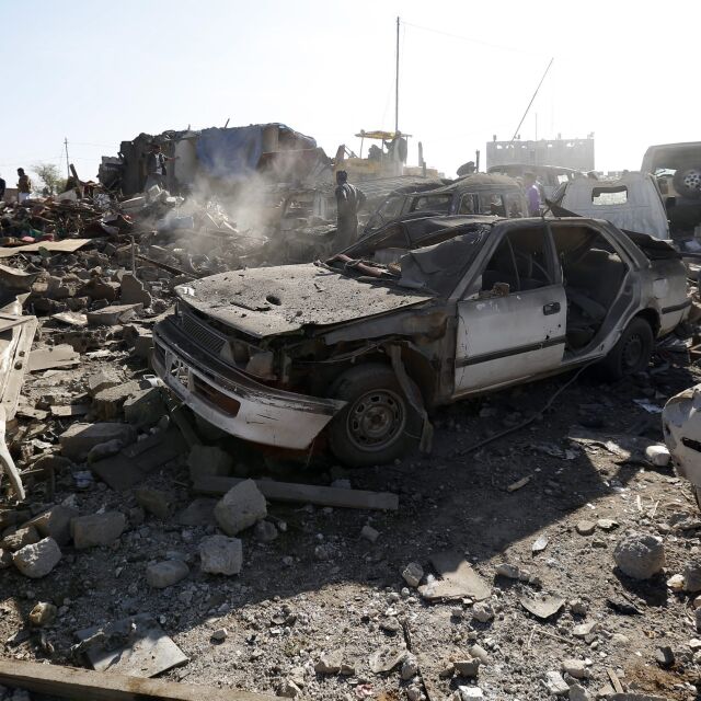 Най-малко 45 души бяха убити при въздушен удар по бежански лагер в Йемен