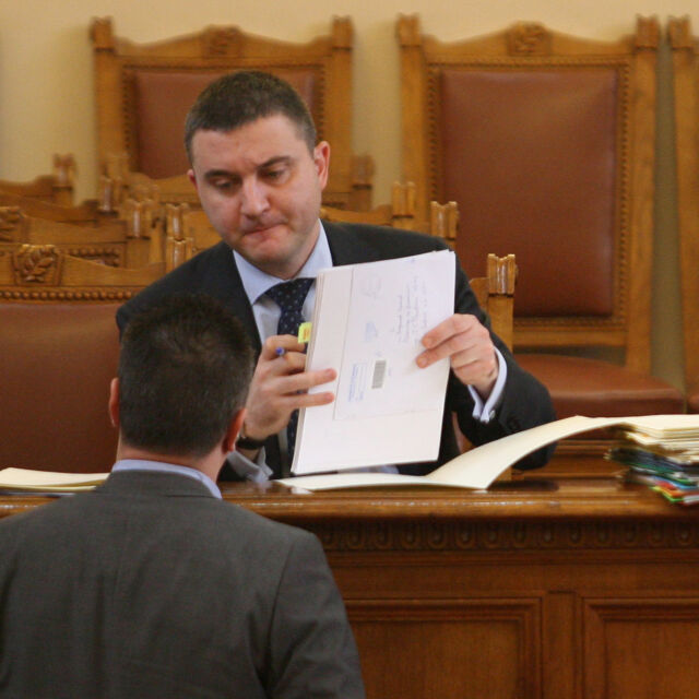 Горанов ще наказва министри с раздути ведомства
