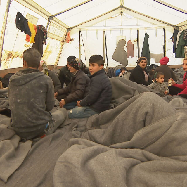 Гръцките власти евакуират бежанския лагер в Идомени