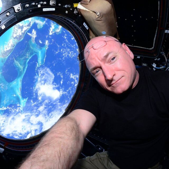 Защо Скот Кели прекара 1 година в Космоса
