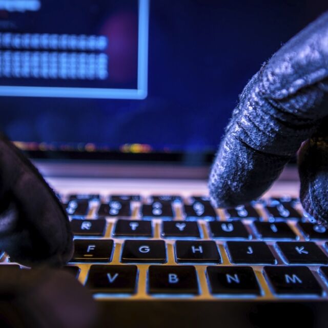 Украинската власт поиска помощ от хакерските групировки за киберзащита