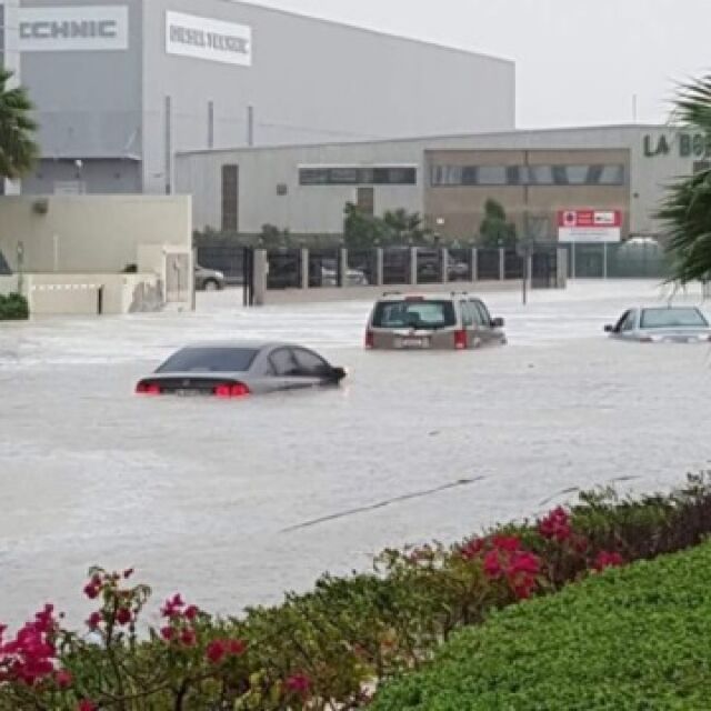 Наводнение в Дубай (СНИМКИ)