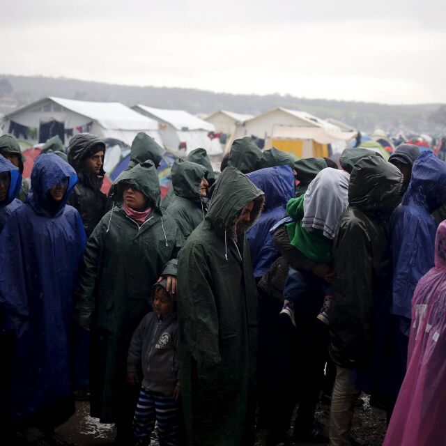 Австрийски министър: Балканският маршрут за мигранти е затворен за постоянно