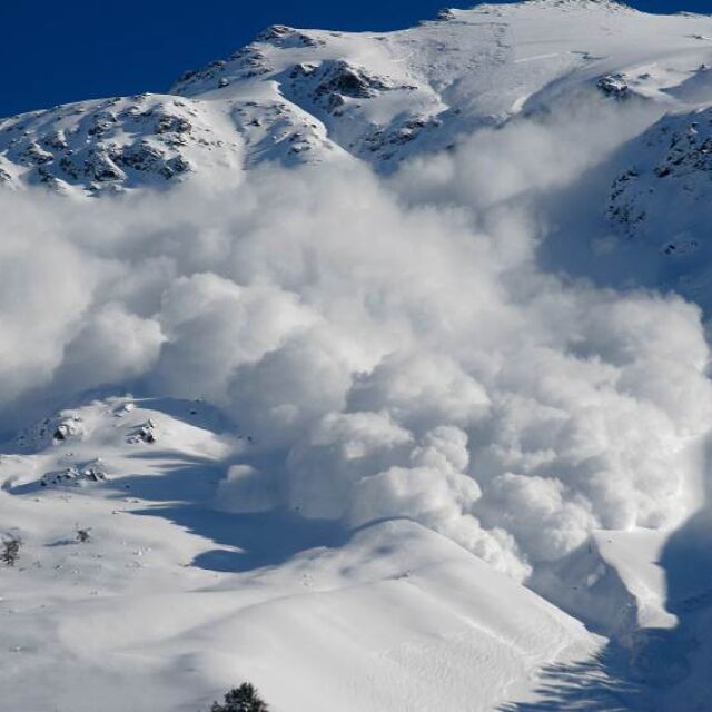 Над 100 лавини в Австрия за три дни