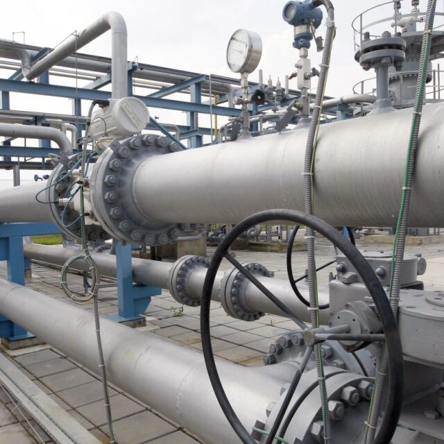 Удар за Газпром: Износът спада с 33% на полугодието