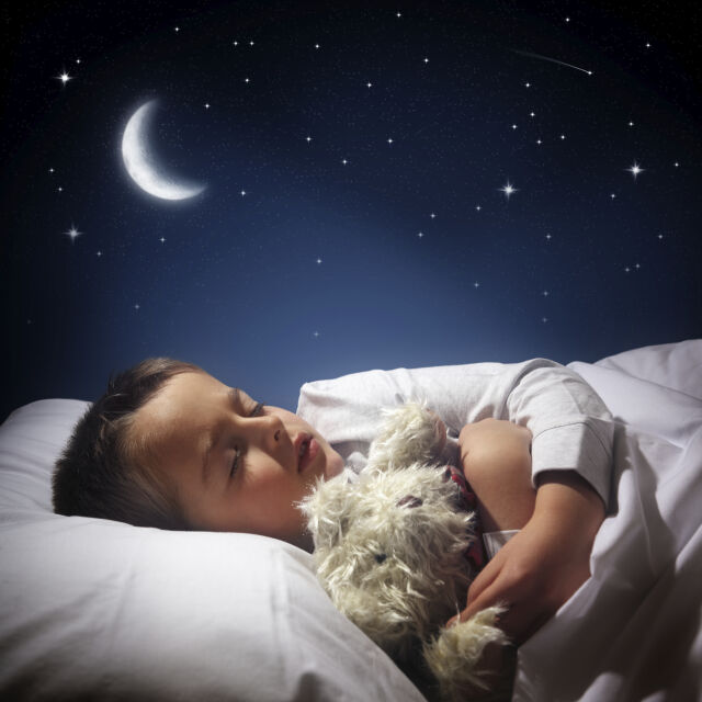 Как да накарате детето да спи в леглото си