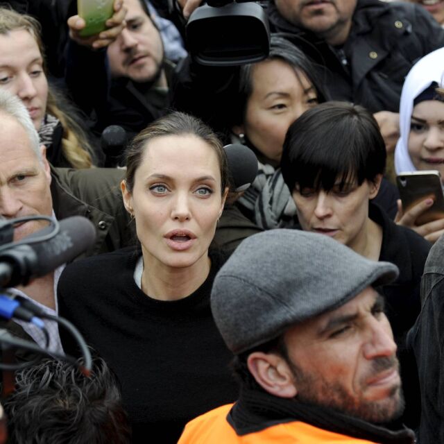 Джоли посети остров Лесбос