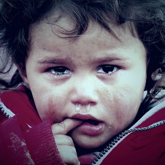 Как децата от Сирия и Ирак да заобичат Европа, след като ги оставяме в калта (СНИМКИ)