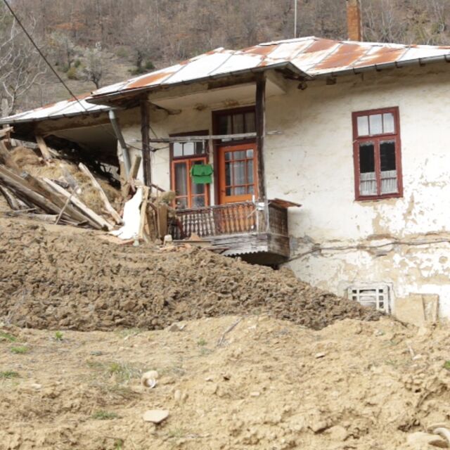 Бедствено положение в Кюстендилско заради срутище (СНИМКИ)