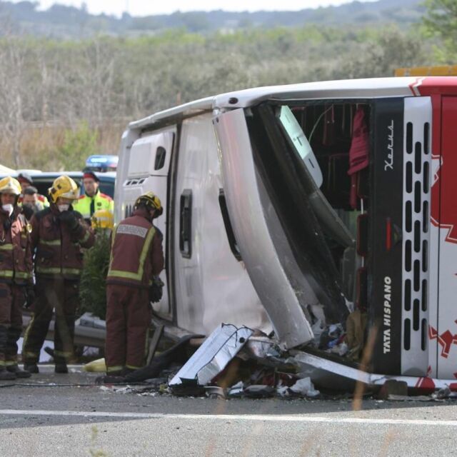 13 души загинаха при автобусна катастрофа в Испания