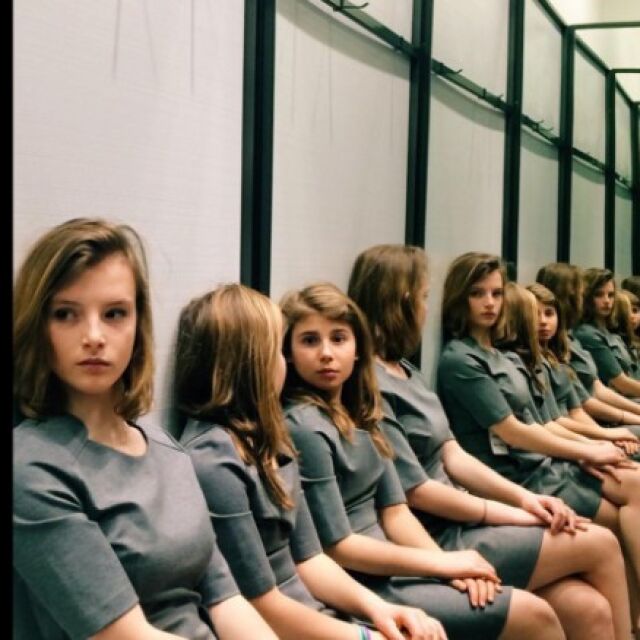 Оптична илюзия: Колко момичета има на тази снимка 