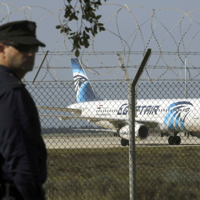 Въоръжен похитител отвлече египетски самолет